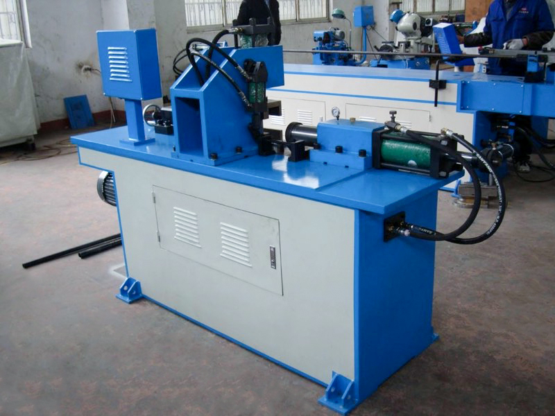 Rohrendenformmaschine